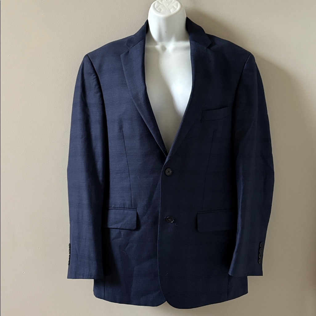 Jos A Banks Suit 38r, 32w, Navy Tailored Fit, Traveler Collection